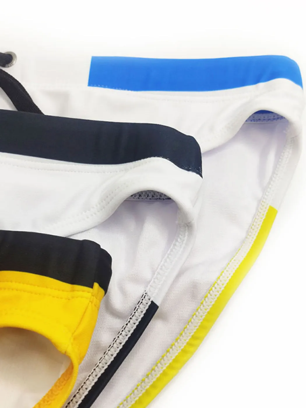 Men's Spliced Color Swim Briefs with Sponge Mats